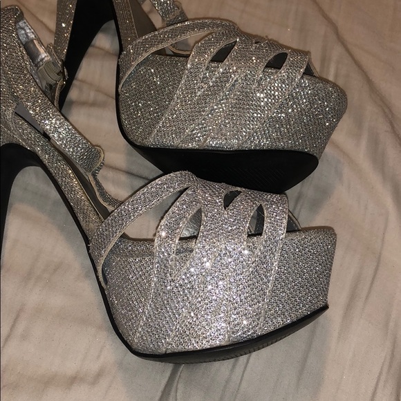 Club Ready! Sz 8 Shi by Journeys Platform Heels - Picture 7 of 8